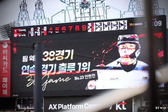 KT 안현민이 20일 수원 KIA전서 구단 역대 최장 38연속 경기 출루를 달성했다. 사진제공｜KT 위즈