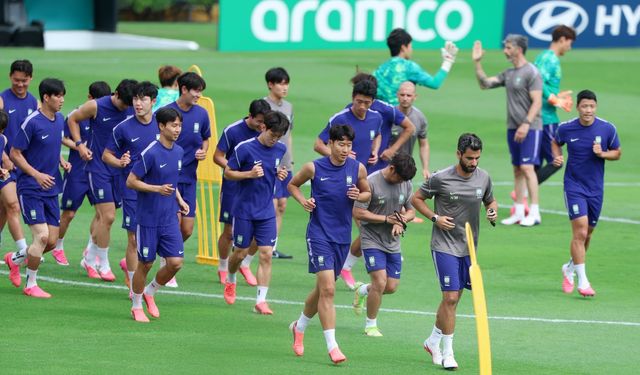 축구국가대표팀 선수들이 24일(한국시간) 멕시코 누에보레온주 몬테레이의 에스타디오 우니베르시타리오에서 훈련을 진행하고 있다. 몬테레이｜뉴시스