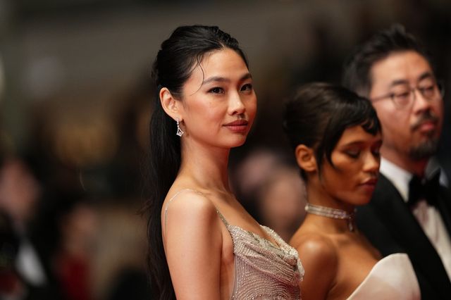 [칸=AP/뉴시스] 배우 정호연이 17일(현지 시간) 프랑스 칸에서 열린 ‘제79회 칸 국제영화제’ 영화 ‘호프’ 시사회에 참석해 포토 타임을 갖고 있다. 2026.05.18.