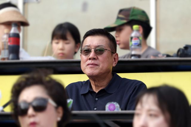 하라 다쓰노리 전 요미우리 감독이 28일 잠실 KIA-두산전을 관전하고 있다. 사진제공｜두산 베어스