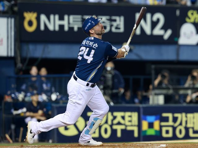 2024년 NC에서 홈런, 타점왕에 오른 맷 데이비슨이 키움 유니폼을 입는다. 뉴시스