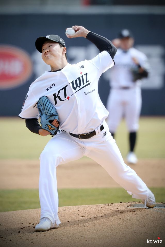 KT 권성준이 3월 16일 시범경기 수원 LG전서 역투하고 있다. 사진제공｜KT 위즈