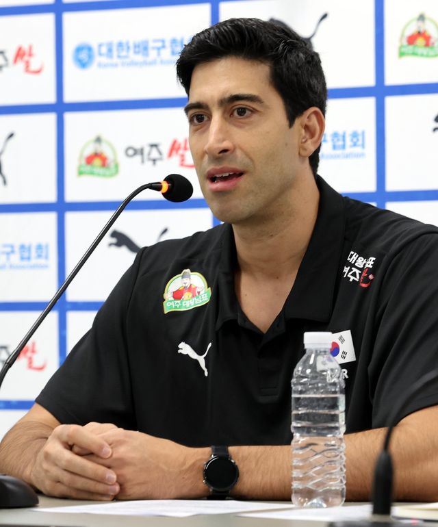 이사나예 라미레스 감독이 이끄는 남자배구국가대표팀은 3일 충북 진천국가대표선수촌에 입촌해 AVC컵과 아시아선수권, AG 등 주요 국제대회를 준비하고 있다. 뉴시스