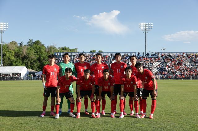 축구국가대표팀 선수들이 4일(한국시간) 미국 유타주 솔트레이크시티 브리검영대 사우스필드에서 엘살바도르전을 앞두고 어깨동무를 하고 있다. 사진제공｜대한축구협회