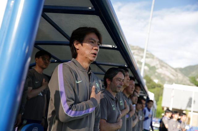축구국가대표팀 홍명보 감독이 4일(한국시간) 미국 유타주 솔트레이크시티 브리검영대 사우스필드에서 엘살바도르전을 앞두고 애국가를 부르고 있다. 사진제공｜대한축구협회