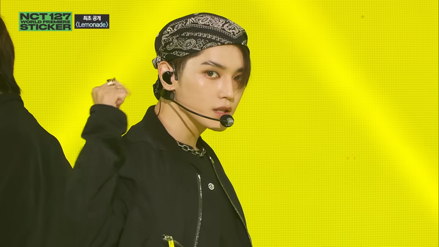 하츠투하츠(위), NCT 127 레모네이드 무대(아래) 사진 | SM 엔터테인먼트·유튜브 ‘NCT 127’