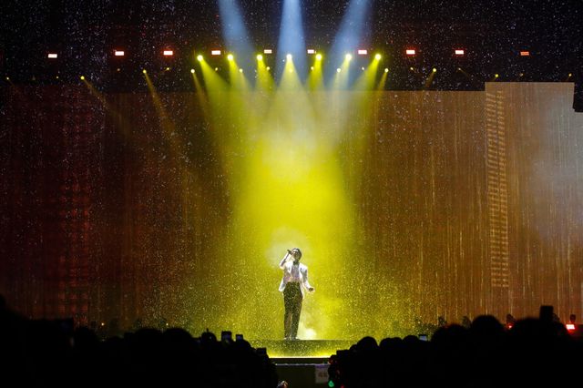 6일 위버스콘 피날레를 장식한 보이넥스트도어(위). 양일간 트리뷰트 무대에 오른 비(아래). 사진제공 | 2026 위버스콘 페스티벌