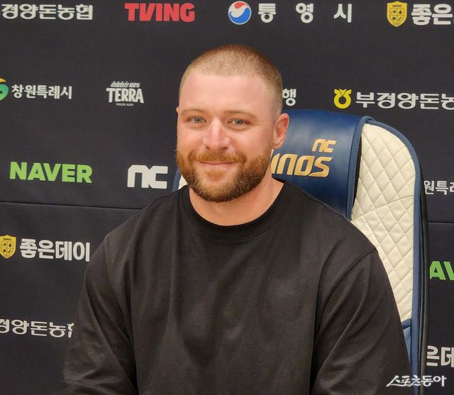 NC의 새로운 외국인 타자 블레인 크림이 1일 창원 삼성전에 앞서 인터뷰하고 있다. 창원｜박정현 기자