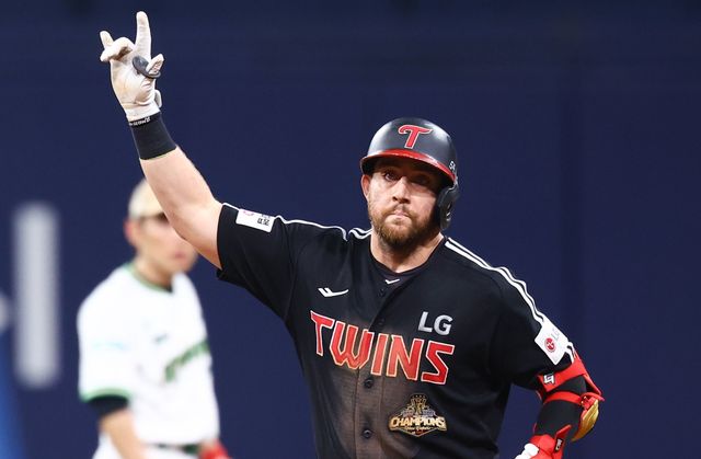 LG 트윈스 오스틴 딘이 허리 불편감으로 10일 잠실구장서 열릴 ‘2026 신한 SOL KBO 올스타전’ 컴투스프로야구 홈런더비에 출전하지 못한다. 뉴시스
