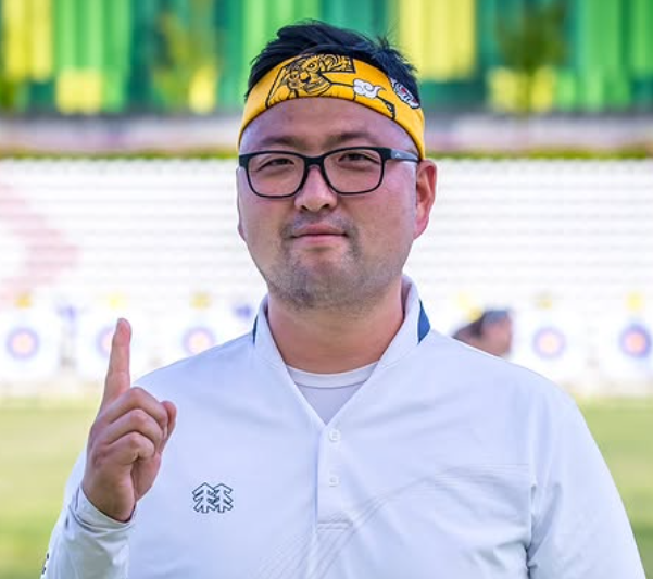 김우진(사진), 이우석, 김제덕이 출전한 한국은 12일(한국시간) 스페인 마드리드 바예에르모소 경기장서 열린 프랑스와 현대양궁월드컵 4차대회 리커브 남자 단체전 결승서 5-3 역전승을 거둬 금메달을 목에 걸었다. 사진제공│세계양궁연맹