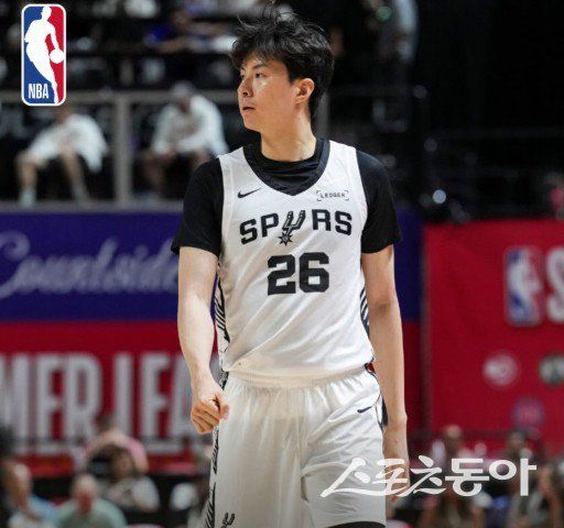 샌안토니오의 이현중이 12일(한국시간) 미국 라스베이거스 토마스&맥 센터에서 열린 뉴욕 닉스와 경기에 출전했다. 사진출처｜NBA 공식 SNS