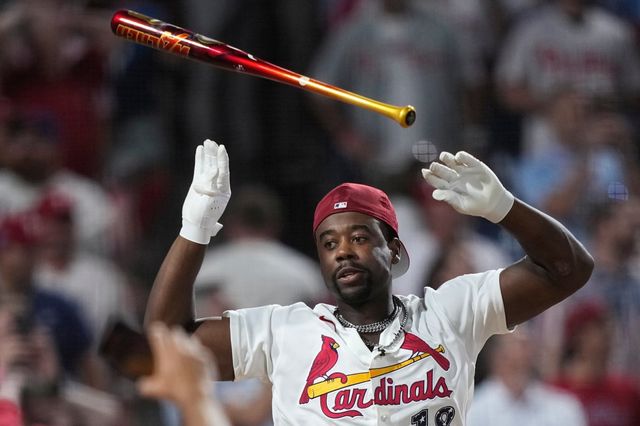 세인트루이스 조던 워커가 14일(한국시간) MLB 올스타전 홈런더비서 우승을 확정한 뒤 방망이를 던지며 기쁨을 만끽하고 있다. 펜실베이니아주｜AP뉴시스