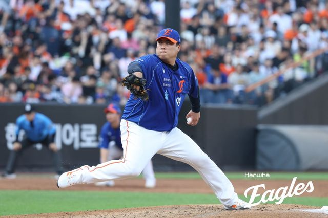 한화 류현진이 19일 대전 키움전서 한미 통산 2500탈삼진을 기록했다. 키움전서 힘차게 공을 던지고 있는 류현진.사진제공｜한화 이글스