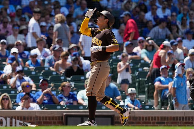 San Diego Padres‘ Sung-Mun Song, of South Korea, celebrates after hitting a solo home run during the fifth inning of a baseball game against the Chicago Cubs in Chicago, Wednesday, July 1, 2026. (AP Photo/Nam Y. Huh)