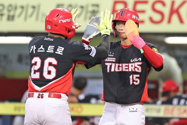 KIA 해럴드 카스트로(26번)는 29일 대구 삼성전서 4번타자로 나선다. 중심타선서 해결사 역할을 해내야 한다. 사진제공｜KIA 타이거즈