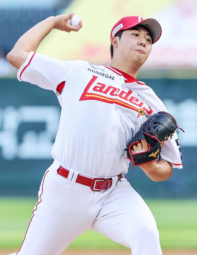 SSG 김민준이 29일 인천 두산전서 역투하고 있다. 사진제공｜SSG 랜더스