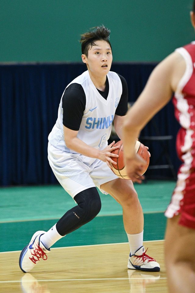 신한은행 심수현이 30일 부천체육관서 열린 베트남과 퓨처스리그 경기에서 공격을 시도하고 있다. 사진제공｜WKBL