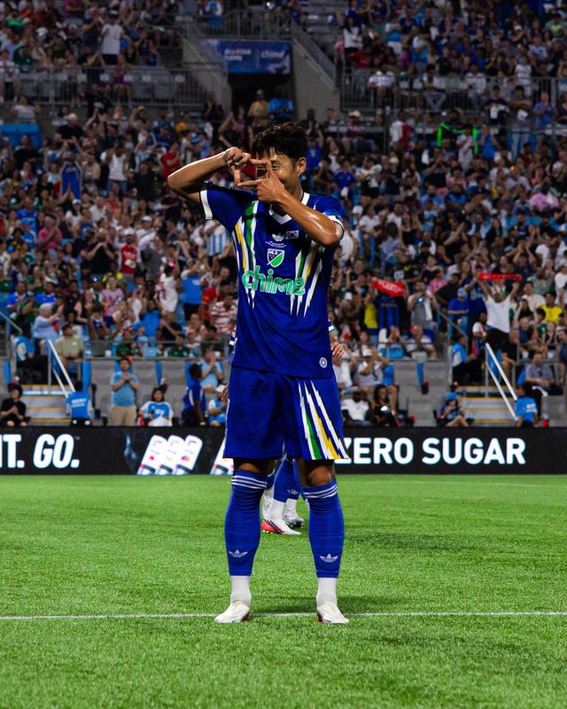 MLS 올스타팀 주장 손흥민이 30일(한국시간) 미국 노스캐롤라이나주 샬럿의 뱅크 오브 아메리카 스타디움에서 열린 멕시코 리가 MX 올스타와 2026 MLS 올스타전서 득점 후 시그니처 ‘찰칵 세리머니’를 하고 있다. 사진출처｜MLS SNS