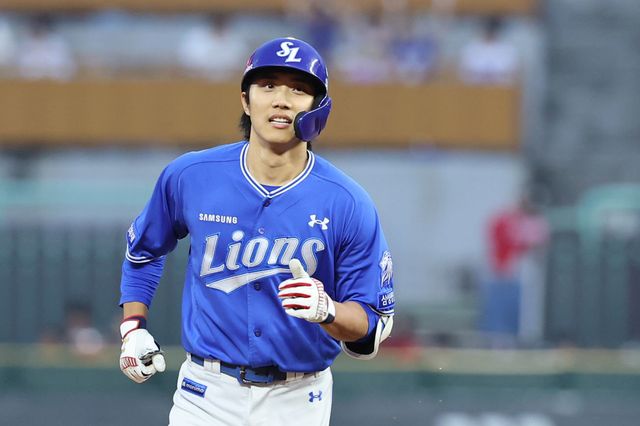 박진만 삼성 감독은 7일 대구 LG전에 앞서 허리 통증으로 이탈한 주전 유격수 이재현의 복귀가 임박했음을 알렸다. 뉴시스