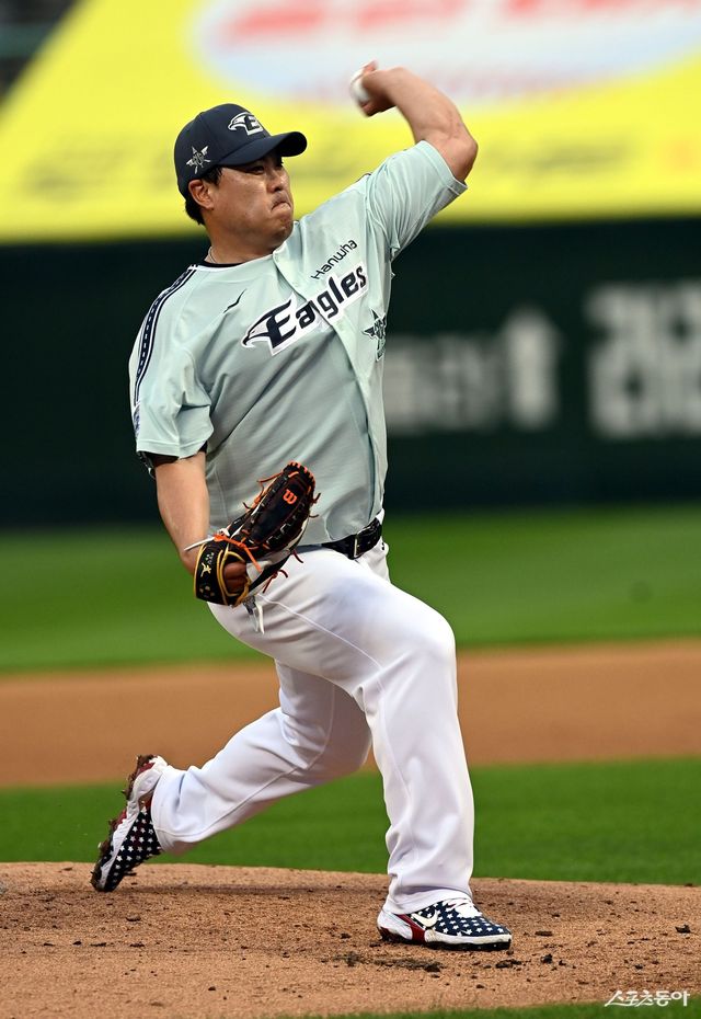 ‘2026 신한 SOL KBO 올스타전’이 11일 잠실구장서 열린다. KBO 올스타전 MVP인 ‘미스터 올스타’는 최근 30년 넘게 야수들의 잔치였다. 류현진을 비롯해 올해 올스타전에 출전하는 투수들이 1994년 정명원 이후 32년 만에 투수 MVP를 만들 수 있을지 관심이 쏠린다. 스포츠동아DB