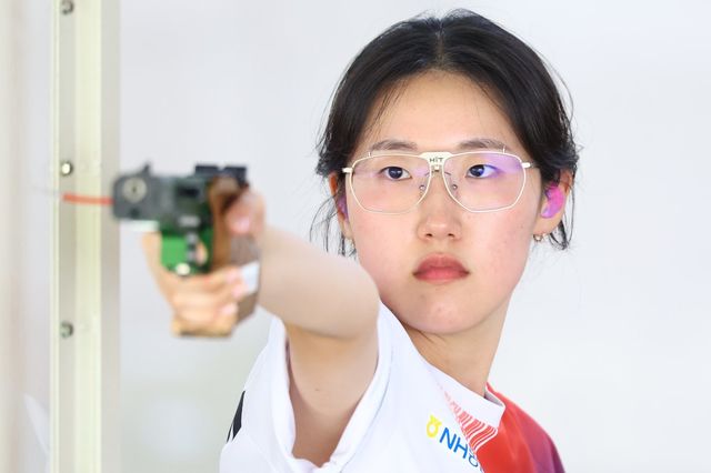 한국 사격대표팀 양지인이 10일 진천 국가대표선수촌 사격장서 훈련하고 있다. 진천｜뉴시스