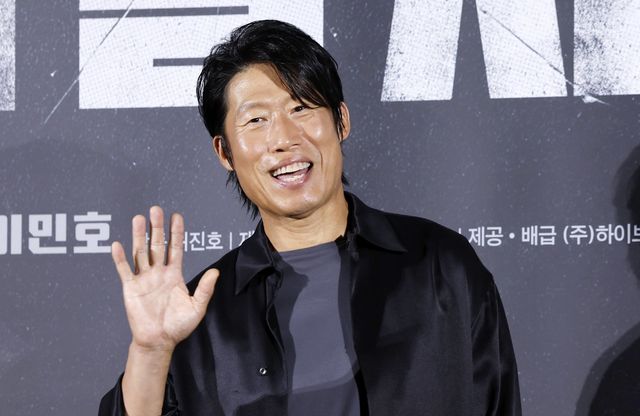 [서울=뉴시스] 김혜진 기자 = 배우 유해진이 10일 오전 서울 용산구 CGV용산아이파크몰에서 열린 영화 ‘암살자(들)’ 제작보고회에서 포즈를 취하고 있다. 2026.08.10. jini@newsis.com