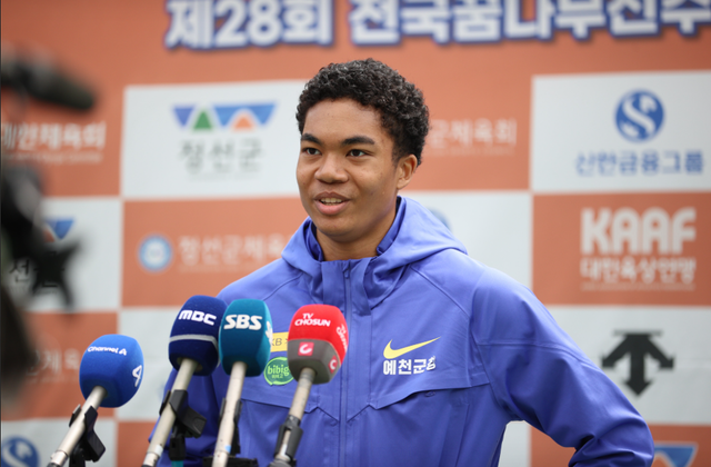 나마디 조엘진이 9일 일본 야마나시현 후지요시다시 후지산 GX 스타디움서 열린 제8회 일본 후쿠로쿠 월드 트라이얼 남자 100m 예선 1조서 10초07의 기록으로 결승선을 통과해 비공인 한국 기록을 세웠다. 사진출처│대한육상연맹 홈페이지