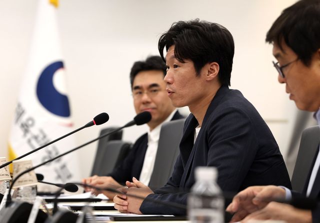 박지성 K-축구혁신위원회 공동위원장이 11일 서울 종로구 국립현대미술관에서 열린 6차 회의에서 발언하고 있다. 사진제공｜문화체육관광부