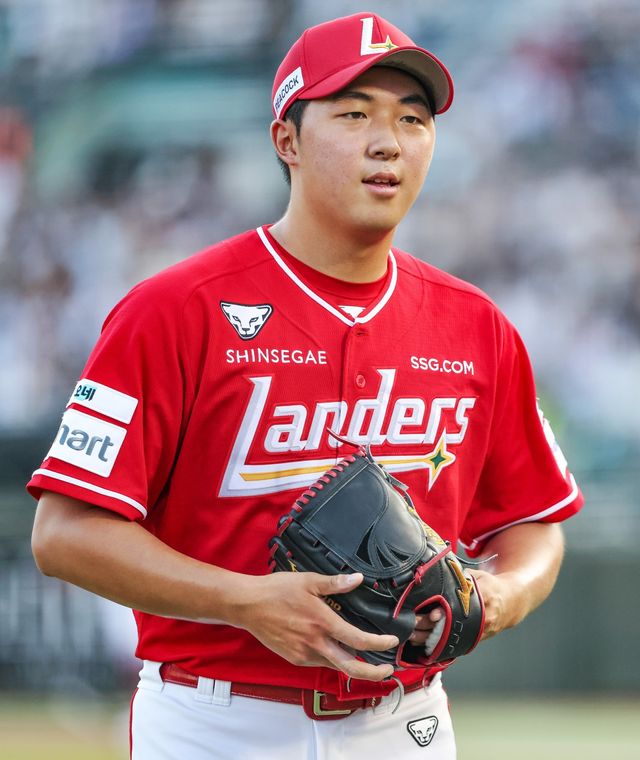 SSG 김민준이 18일 대구 삼성전서 6이닝 1실점을 기록해 역대 고졸신인 연속경기 QS 공동 2위에 올랐다. 사진제공｜SSG 랜더스