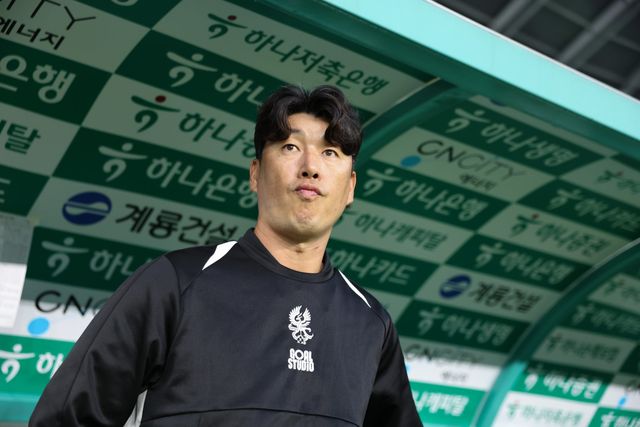 이정규 광주 감독이 2일 대전월드컵경기장에서 열린 대전하나와 K리그1 원정경기를 지켜보고 있다. 사진제공｜한국프로축구연맹