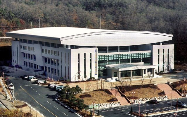 V리그 남자부 KB손해보험이 의정부를 떠나 경기도 평택에 임시로 자리잡는다. 다음 시즌부터 임시 홈코트로 사용될 평택 이충문화체육센터의 전경. 사진제공｜KB손해보험 배구단