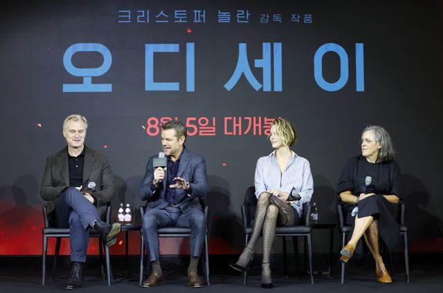 [서울=뉴시스] 김혜진 기자 = 배우 멧 데이먼(왼쪽 두번째)이 3일 오전 서울 종로구 포시즌스 호텔에서 열린 영화 ‘오디세이’ 내한 기자간담회에서 인사말을 하고 있다. 2026.08.03. jini@newsis.com