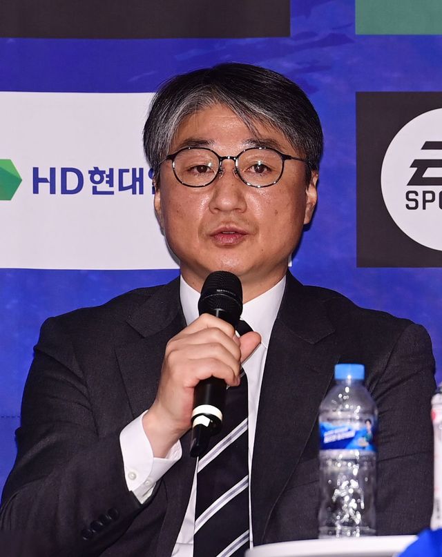 성남이 4일 전경준 감독과 계약을 종료하기로 결정했다. 스포츠동아DB