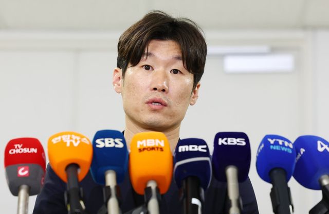 K-축구혁신위원회는 4일 서울 모처에서 5차 회의를 마친 뒤 2만여 명을 대상으로 한 직선제와 전자투표 실시 등의 내용이 담긴 축구협회장 선거인단 구성 권고안을 내놓았다. 뉴시스