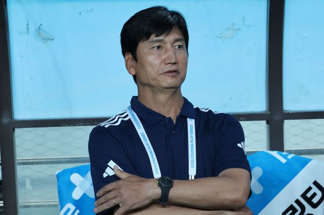정정용 팀 K리그 감독이 5일 서울월드컵경기장에서 열린 맨체슽터 시티와 ‘2026 쿠팡플레이 시리즈’ 친선경기서 그라운드를 응시하고 있다. 상암｜뉴시스
