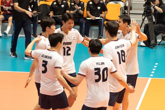한국남자배구대표팀은 5일 몽골 울란바토르의 스테페 아레나서 열린 일본전서 3-1로 이겨 동아시아남자선수권 첫 경기를 승리로 장식했다. 뉴시스