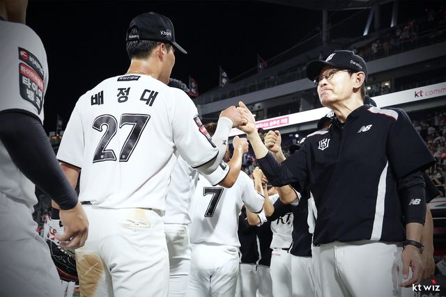KT는 프런트와 현장이 철저히 협업하며 비시즌 계획을 하나둘 실현하고 있다. 이는 리그 선두를 지키는 비결이다. 사진제공｜KT 위즈