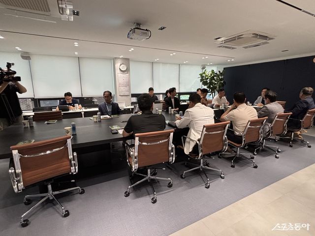 6일 도곡동 야구회관에서 폭염 관련 대책을 논의하기 위한 긴급 실행위원회가 열렸다. 강산 기자 posterboy@donga.com