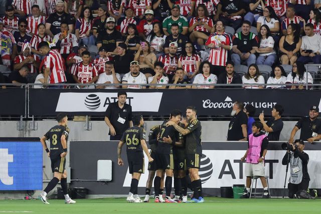 LAFC 선수들이 6일(한국시간) BMO 스타디움서 열린 CD 과달라하라와 2026 CONCACAF 리그스컵 페이즈 원 1차전 홈경기 도중 득점한 뒤 기뻐하고 있다. LA｜AP뉴시스