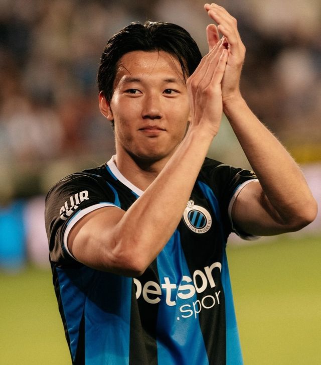 클뤼브 브뤼헤의 한국인 중앙수비수 이한범이 8일(한국시간) 코르트레이크와 2026~2027시즌 벨기에 주필러리그 개막전 홈경기를 마친 뒤 홈팬들에게 감사를 전하고 있다. 사진출처｜클뤼브 브뤼헤 SNS