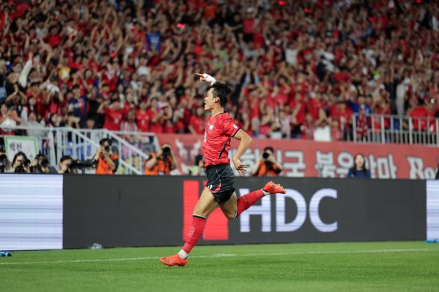 축구국가대표팀 공격수 오현규가 24일 수원월드컵경기장서 열린 에콰도르전서 선제골을 넣은 뒤 기뻐하고 있다. 사진제공｜대한축구협회