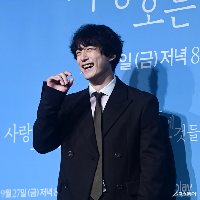 일본배우 사카구치 켄타로가 12일 서울 중구 소공동 웨스틴조선 서울에서 열린 쿠팡플레이 시리즈 ‘사랑 후에 오는 것들’ 제작발표회에서 포즈를 취하고 있다. 스포츠동아DB