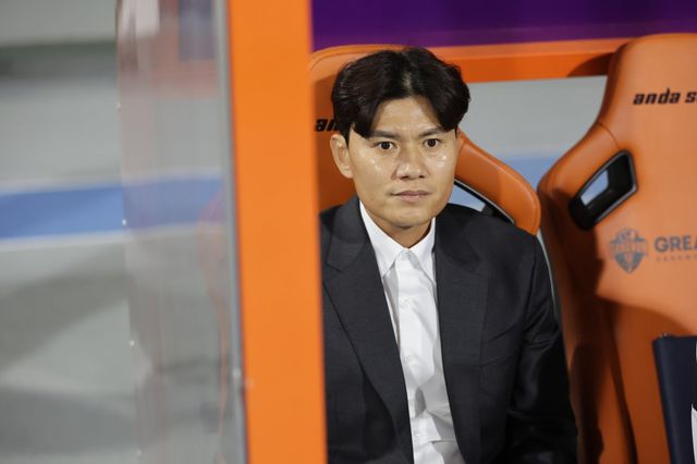 정경호 강원 감독은 9일 강릉종합운동장서 열린 전북과 홈 경기서 1-1로 비겼지만 전력누수를 딛고 경기력과 결과를 챙긴 사실에 의미를 부여했다. 사진제공│한국프로축구연맹