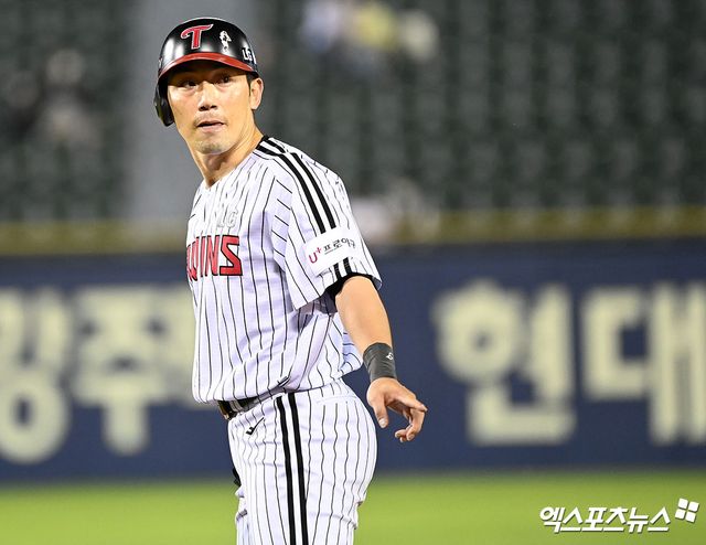 내야수 서건창이 15일 KIA와 총액 1억 2000만원에 계약을 맺었다. 서건창의 LG 시절 모습. 사진=엑스포츠뉴스 DB