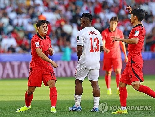 대한민국 축구대표팀이 15일 카타르 도하 자심 빈 하마드 경기장에서 2023 아시아축구연맹(AFC) 아시안컵 조별리그 E조 1차전 바레인전을 치르고 있다. 이강인이 득점을 터트린 후 세리머니를 하고 있다. 도하(카타르) | 연합뉴스