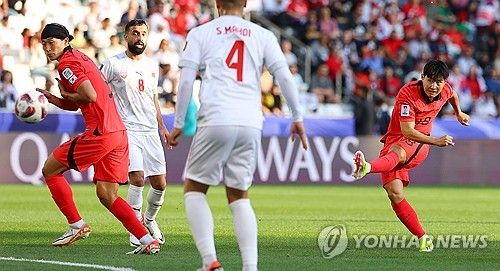 15일(한국시간) 카타르 도하에 위치한 자심 빈 하마드 스타디움에서 열린 바레인과의 '2023 아시아축구연맹(AFC) 아시안컵' 조별리그 E조 1차전서 1-1로 팽팽하던 후반 11분 이강인(파리생제르맹)이 강력한 왼발 중거리 슛으로 골망을 흔들어 2-1을 클린스만호에 리드를 안겼다. 도하(카타르) ｜연합뉴스
