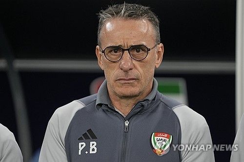 과거 한국 축구대표팀을 이끌었던 파울루 벤투 현 UAE 감독이 19일 열린 팔레스타인과의 2023 AFC 아시안컵 조별리그 2차전에서 퇴장을 당했다. 이번 대회에서 퇴장당한 감독은 벤투 감독이 처음이다. 사진 연합뉴스