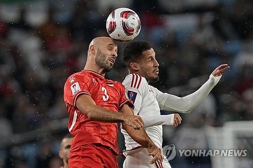 과거 한국 축구대표팀을 이끌었던 파울루 벤투 현 UAE 감독이 19일 열린 팔레스타인과의 2023 AFC 아시안컵 조별리그 2차전에서 퇴장을 당했다. 이번 대회에서 퇴장당한 감독은 벤투 감독이 처음이다. 사진 연합뉴스