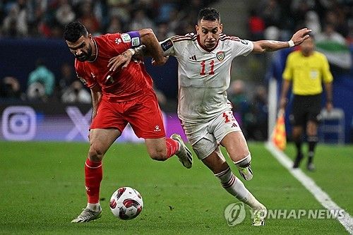 과거 한국 축구대표팀을 이끌었던 파울루 벤투 현 UAE 감독이 19일 열린 팔레스타인과의 2023 AFC 아시안컵 조별리그 2차전에서 퇴장을 당했다. 이번 대회에서 퇴장당한 감독은 벤투 감독이 처음이다. 사진 연합뉴스
