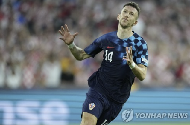 크로아티아 명문 하이두크 스플리트는 19일 구단 공식 홈페이지를 통해 토트넘 측면 자원인 이반 페리시치 영입을 공식 발표했다. 크로아티아 대표팀으로 2018년 러시아 월드컵 준우승, 2022년 카타르 월드컵 3위 등의 영광을 누린 그는 토트넘 첫 시즌에 8도움을 기록하며 토트넘 어시스트 1위를 차지한 적이 있다. 연합뉴스